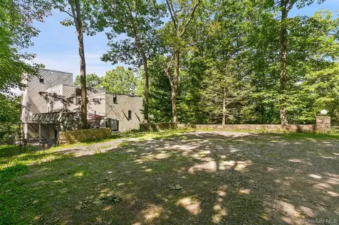 8 Cliff Court Carmel NY 10512