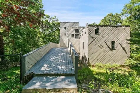 8 Cliff Court Carmel NY 10512