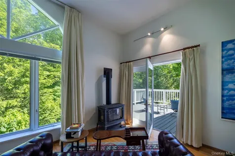 19 Blues Quarry Woodstock NY 12498
