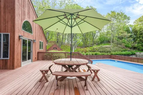 72 Jean Court Riverhead NY 11901