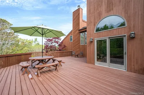 72 Jean Court Riverhead NY 11901