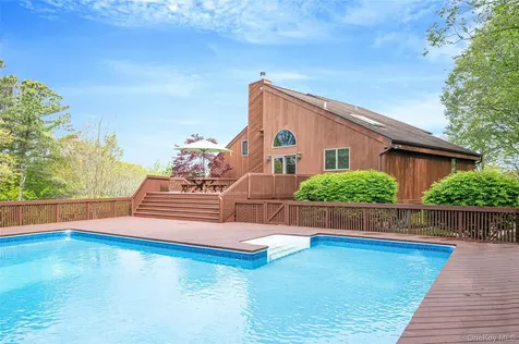 72 Jean Court Riverhead NY 11901