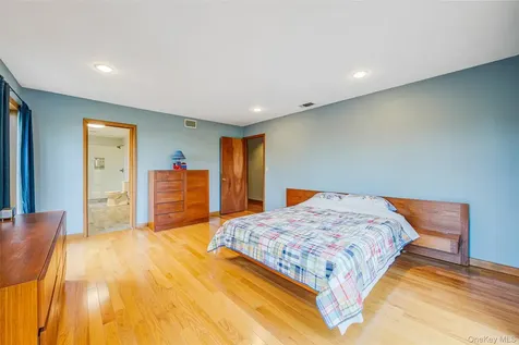 72 Jean Court Riverhead NY 11901