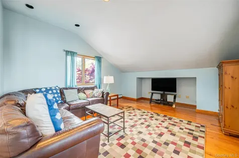 72 Jean Court Riverhead NY 11901