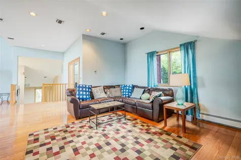 72 Jean Court Riverhead NY 11901