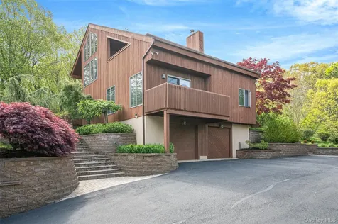 72 Jean Court Riverhead NY 11901