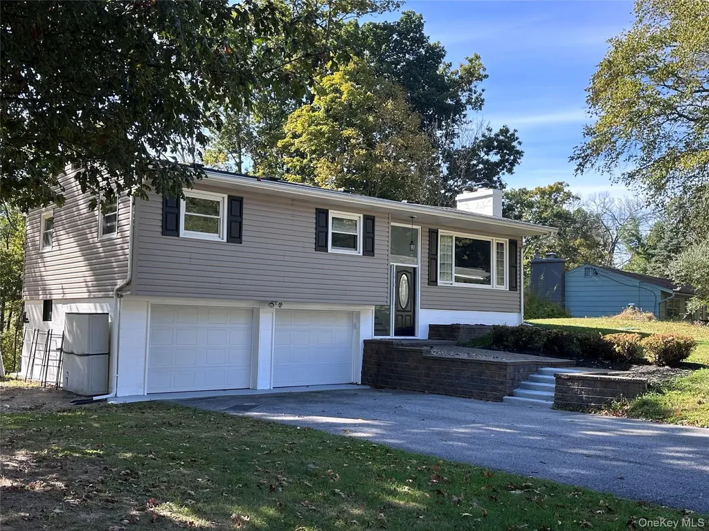 171 Roosevelt Road Hyde Park NY 12538
