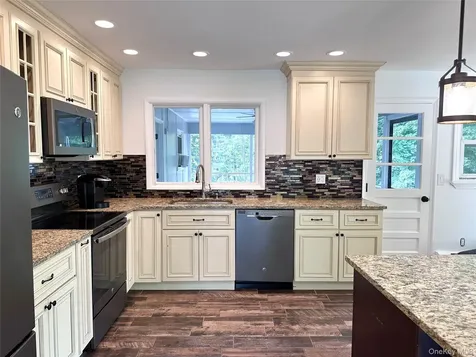 171 Roosevelt Road Hyde Park NY 12538