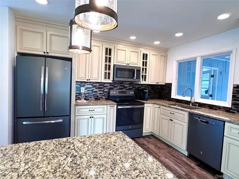 171 Roosevelt Road Hyde Park NY 12538
