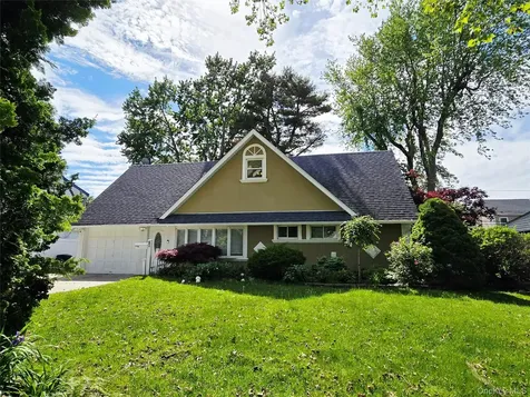 52 Mist Lane Westbury NY 11590