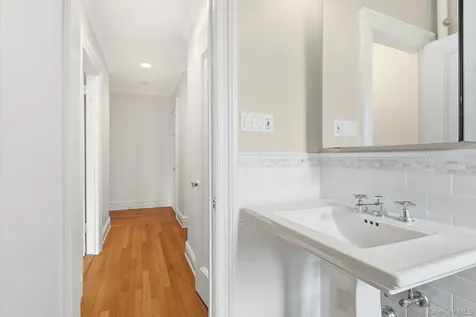 87 N Broadway White Plains NY 10603