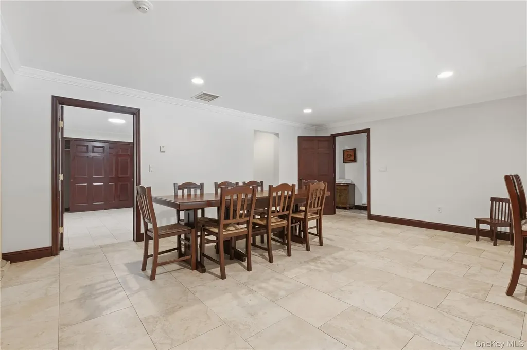 1 Hunting Ridge Road White Plains NY 10605