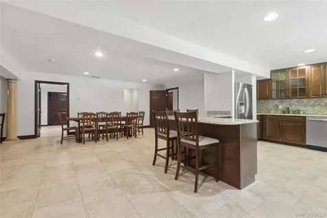 1 Hunting Ridge Road White Plains NY 10605
