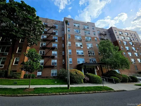 1 Oakridge Place Eastchester NY 10709