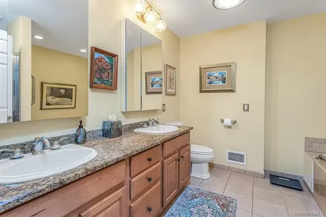 202 Pondview Loop Wappingers Falls NY 12590