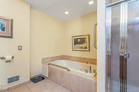 202 Pondview Loop Wappingers Falls NY 12590