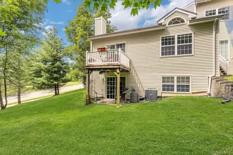 202 Pondview Loop Wappingers Falls NY 12590