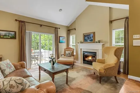 202 Pondview Loop Wappingers Falls NY 12590