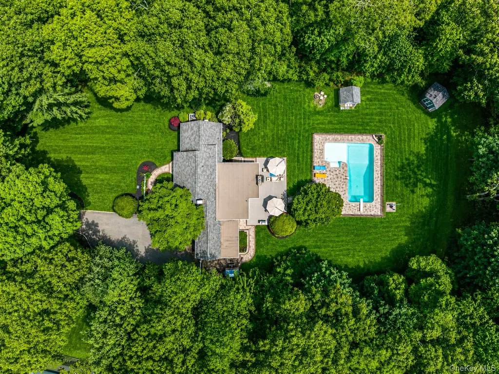 30 Landing Meadow Road Smithtown NY 11787