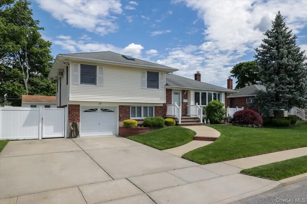 11 Damin Drive Farmingdale NY 11735
