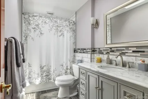 11 Damin Drive Farmingdale NY 11735