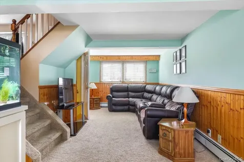 11 Damin Drive Farmingdale NY 11735