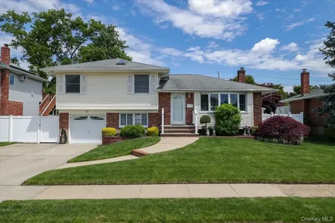 11 Damin Drive Farmingdale NY 11735
