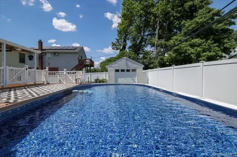 11 Damin Drive Farmingdale NY 11735