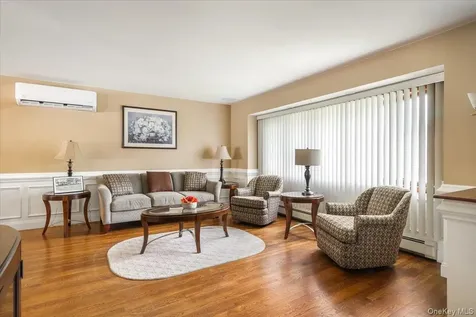 11 Damin Drive Farmingdale NY 11735
