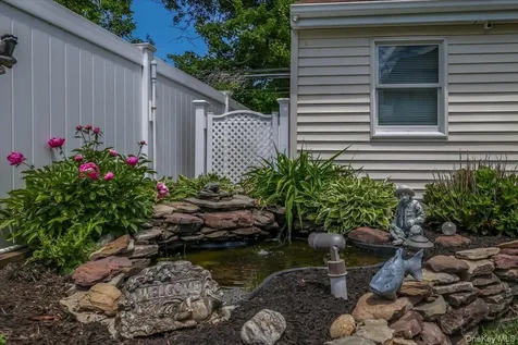11 Damin Drive Farmingdale NY 11735