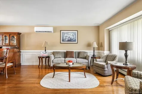 11 Damin Drive Farmingdale NY 11735