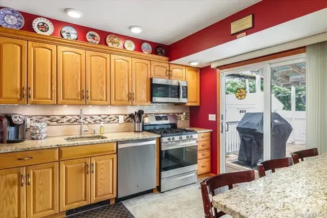 11 Damin Drive Farmingdale NY 11735