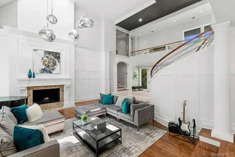 5 Coachmans Court Old Westbury NY 11568