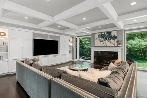 5 Coachmans Court Old Westbury NY 11568