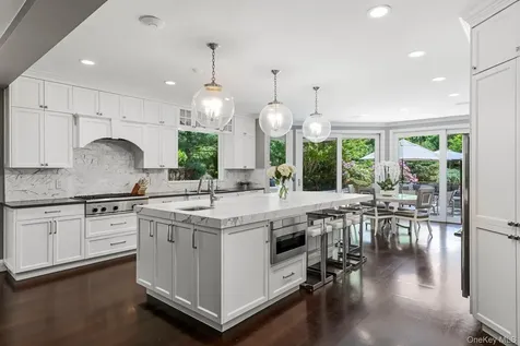 5 Coachmans Court Old Westbury NY 11568