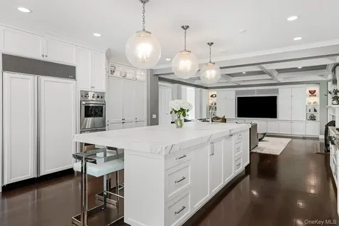 5 Coachmans Court Old Westbury NY 11568