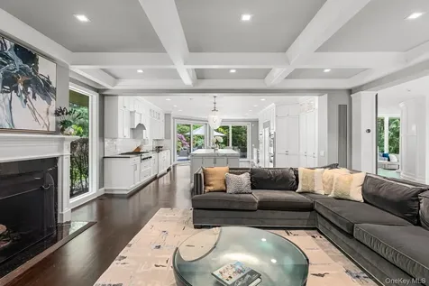 5 Coachmans Court Old Westbury NY 11568