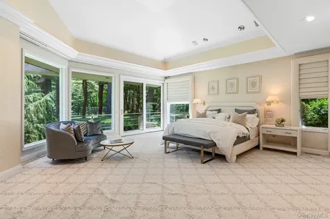 5 Coachmans Court Old Westbury NY 11568