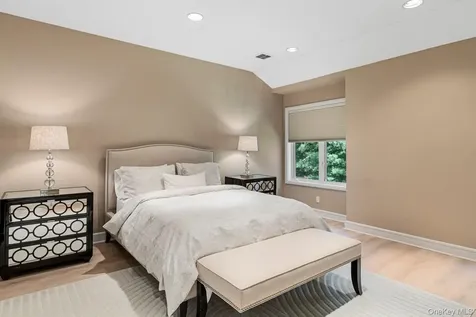 5 Coachmans Court Old Westbury NY 11568