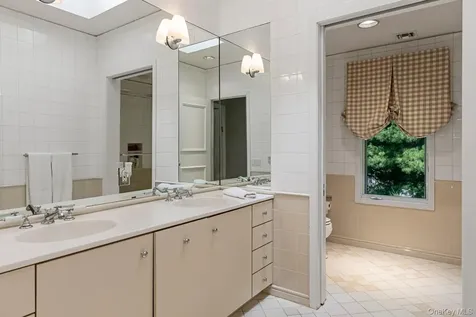 5 Coachmans Court Old Westbury NY 11568