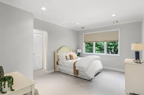 5 Coachmans Court Old Westbury NY 11568