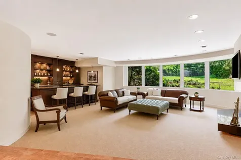 5 Coachmans Court Old Westbury NY 11568