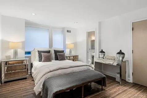 5 Coachmans Court Old Westbury NY 11568