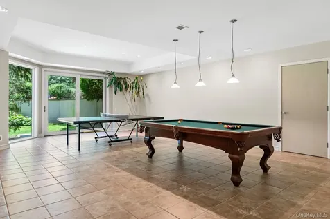 5 Coachmans Court Old Westbury NY 11568