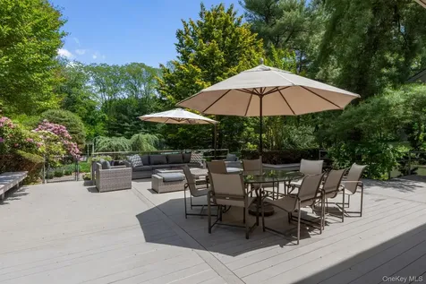 5 Coachmans Court Old Westbury NY 11568