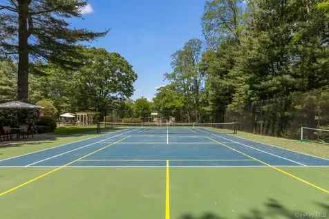 5 Coachmans Court Old Westbury NY 11568