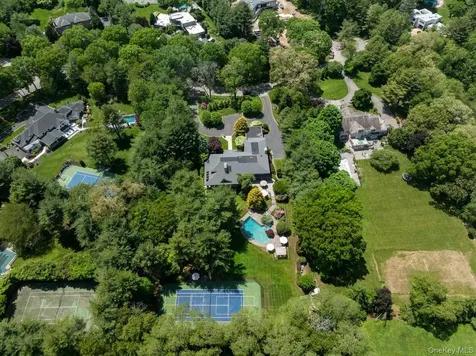 5 Coachmans Court Old Westbury NY 11568