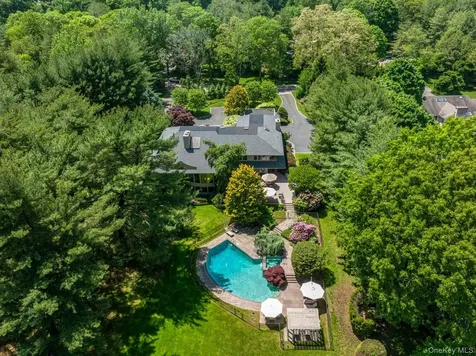 5 Coachmans Court Old Westbury NY 11568