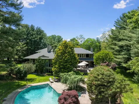 5 Coachmans Court Old Westbury NY 11568