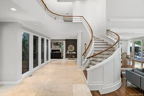 5 Coachmans Court Old Westbury NY 11568